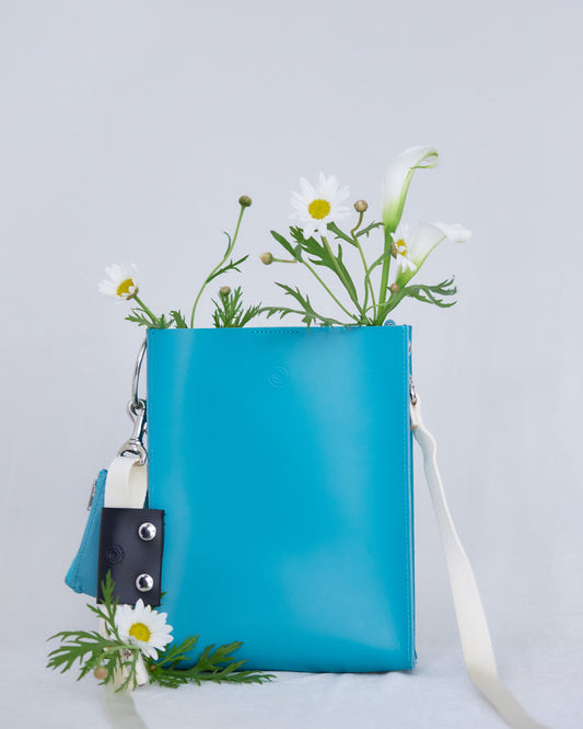 Quiet leather shoulder bag/turquoise[SAMPLE SALE]