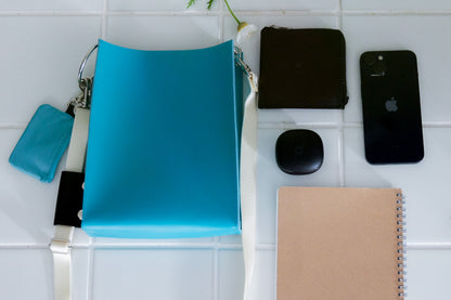Quiet leather shoulder bag/turquoise[SAMPLE SALE]