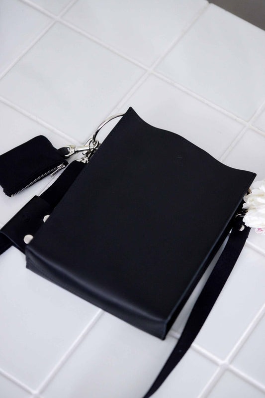 Quiet leather shoulder bag/Black[SAMPLE SALE]