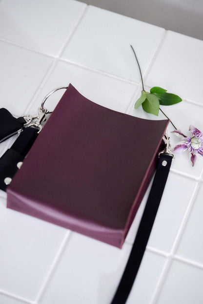 Quiet leather shoulder bag/Brown[SAMPLE SALE]