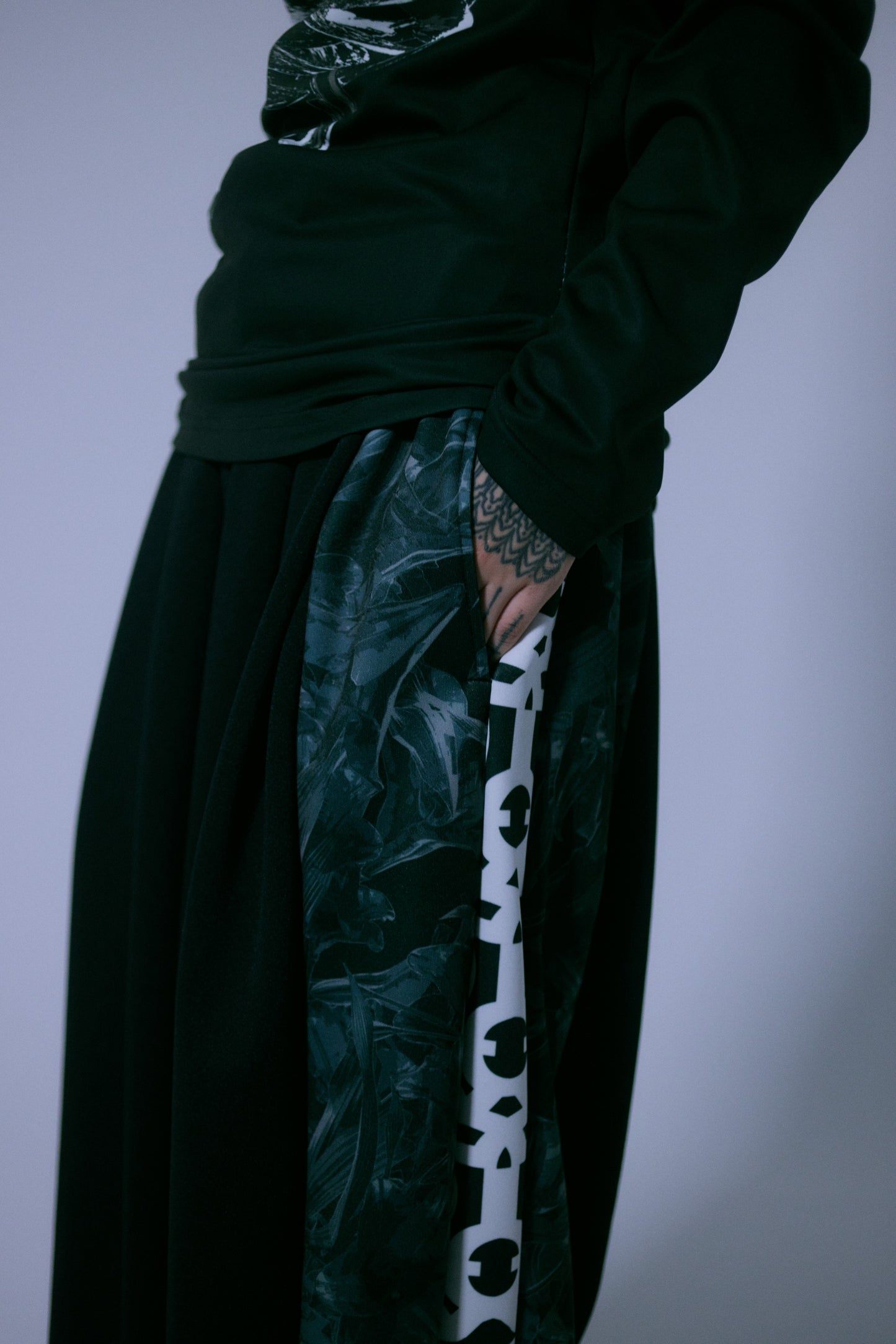 [ Obsidian ] track pants